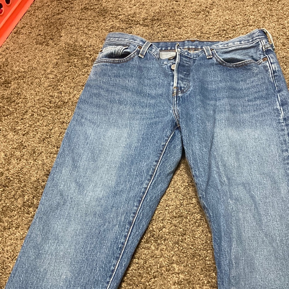 NWOT-501 Button Fly Levi’s-Size 28x32